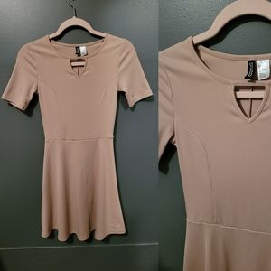 💋 3/$30 💋 Divided Nude Pink Dress